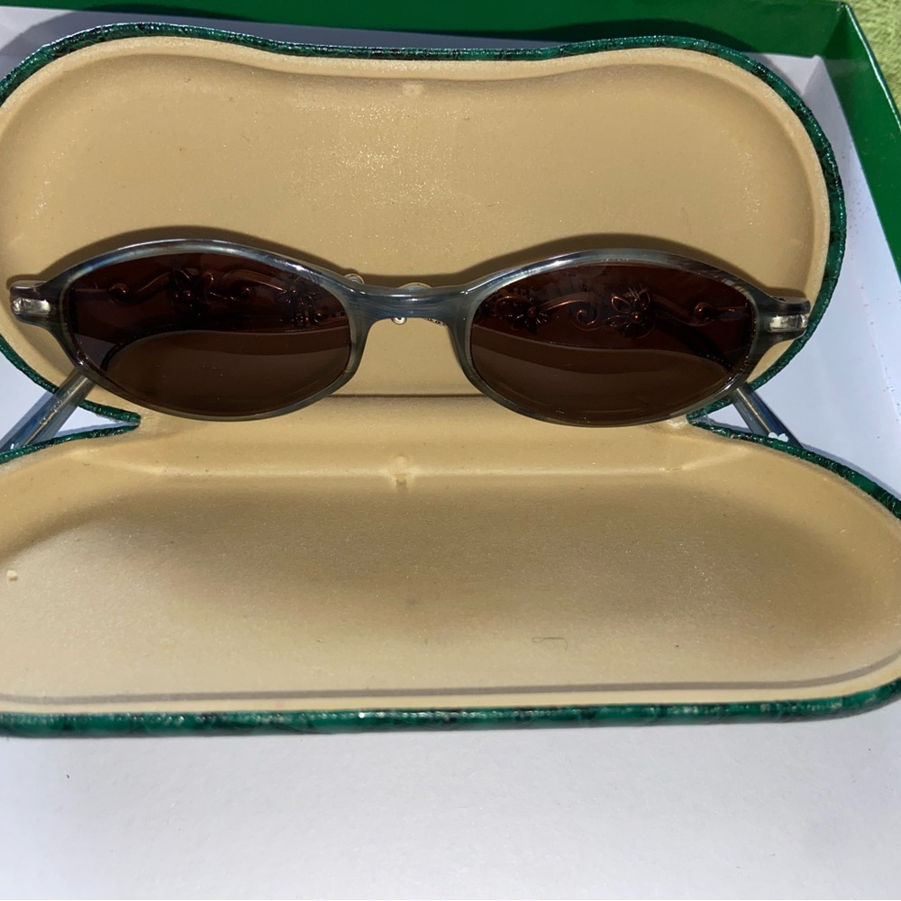 Chic Retro Oval Shaped 90’s Sunglasses w/Green Alligator Case, Very Minor Wear🎄 - Picture 6 of 16
